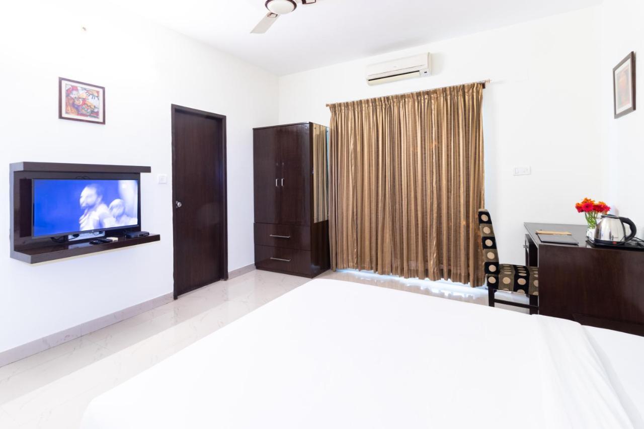 Sanctum Suites Domlur Bangalore Room photo